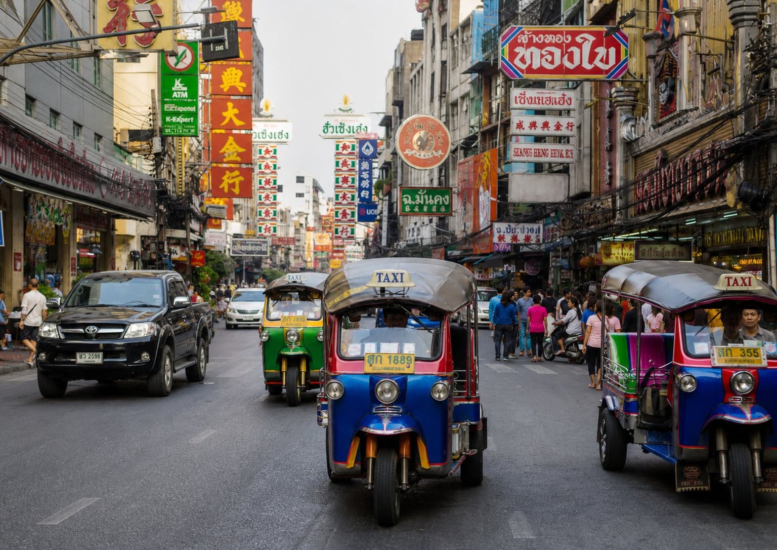 Tuk-tuks in Bangkok Chinatown on the Co van Kessel tour