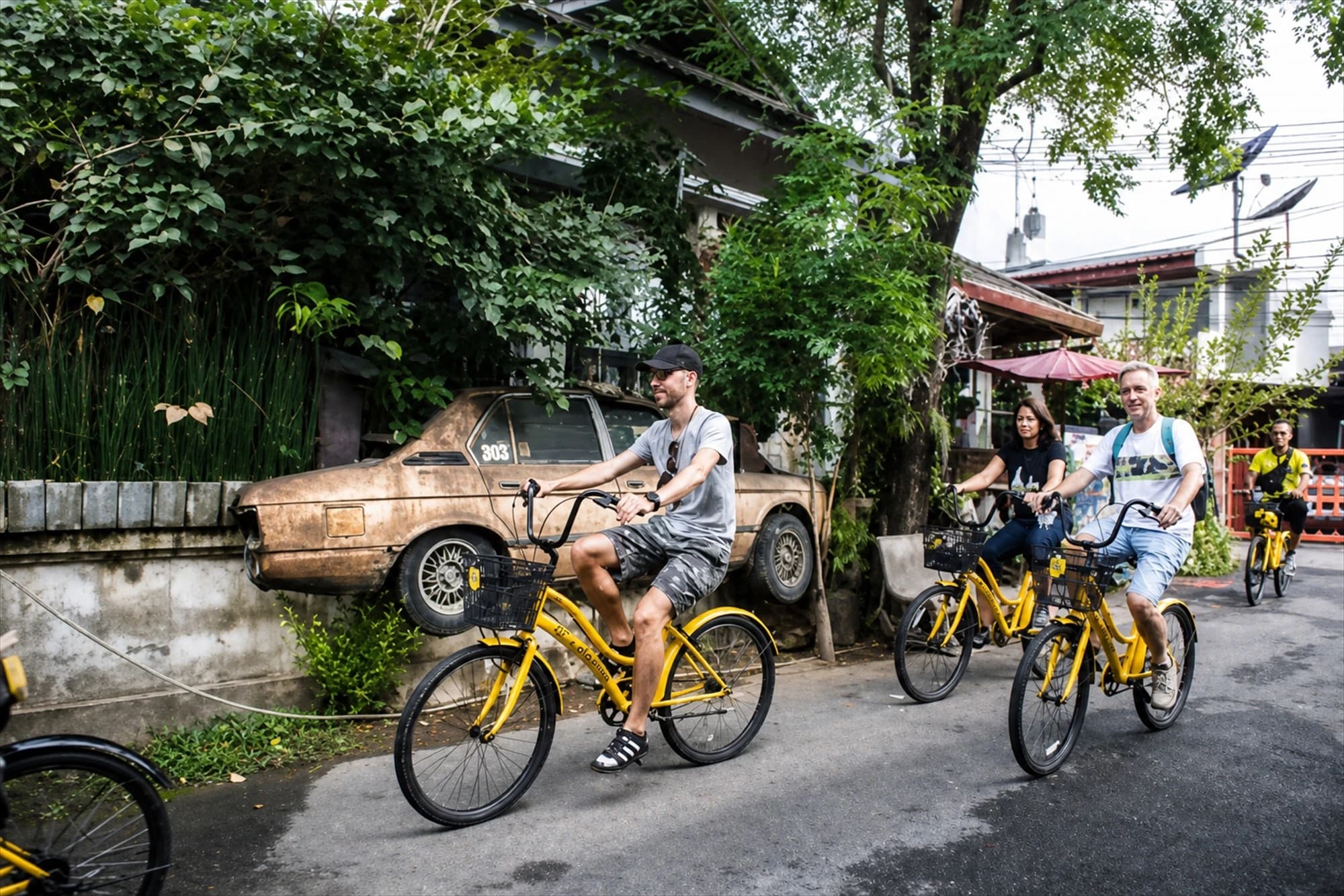 Bangkok bicycle tour 3 hours Chinatown Thonburi