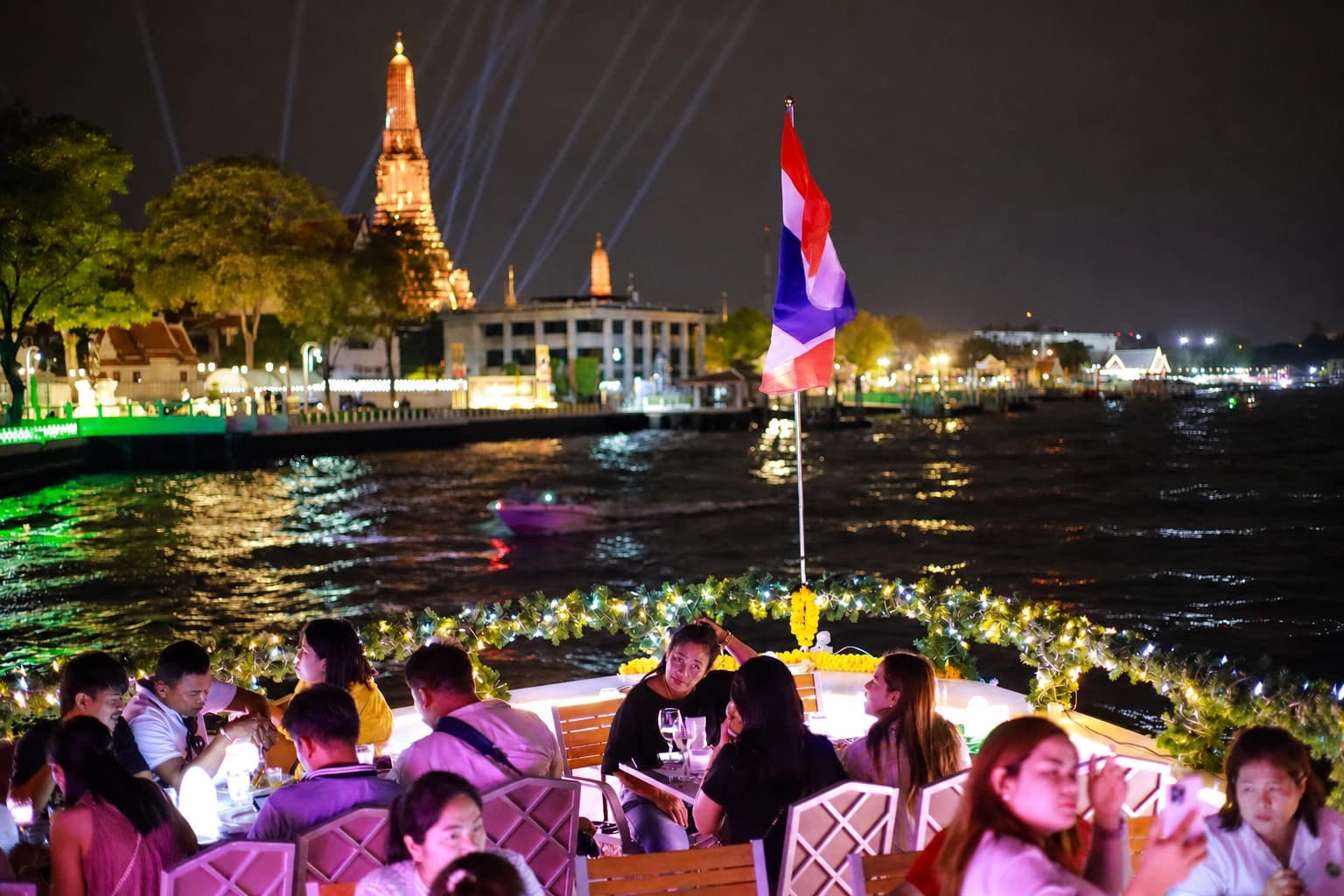 wat arun deck dining chao phraya cruise