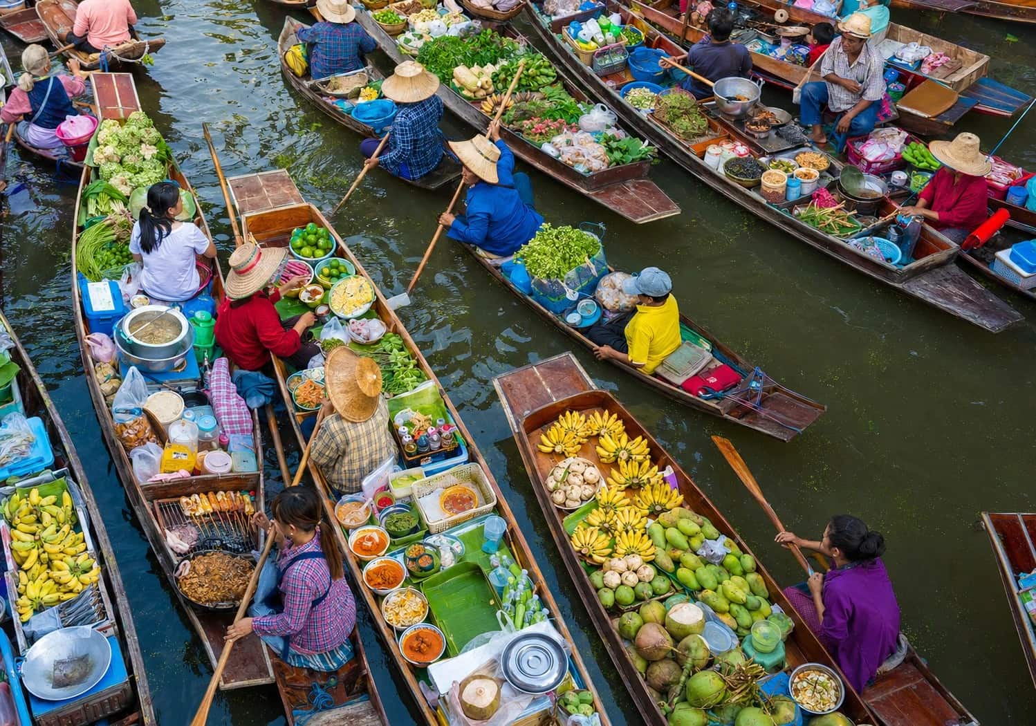Damnoen Saduak floating market, one of the most popular Bangkok tours